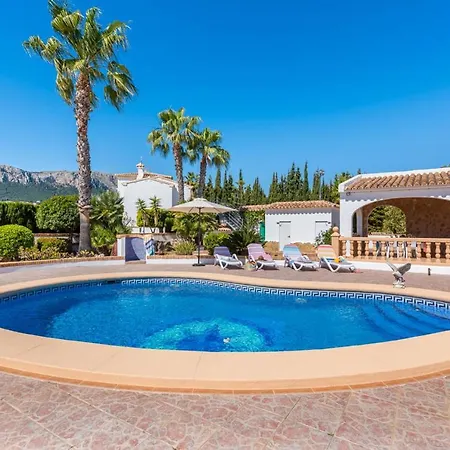 Meile - Plusholidays * Empedrola