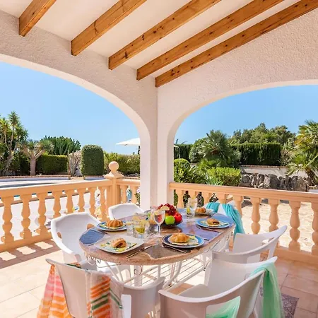 Meile - Plusholidays Empedrola