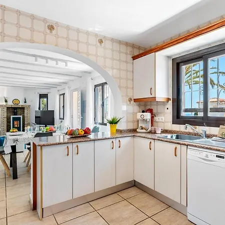 Meile - Plusholidays Villa Empedrola